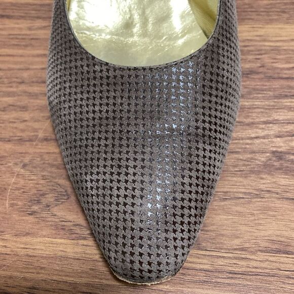 Bruno Magli Suede Leather Pumps with Low Block Heel. Brown/Taupe. Size 6.5 B. - Picture 2 of 9